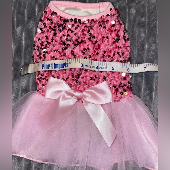 YIKEYO DOG DRESS I THINK A SMALL DOG BUT NOT A MINIATURE SEE MEASUREMENTS. - Picture 7 of 8